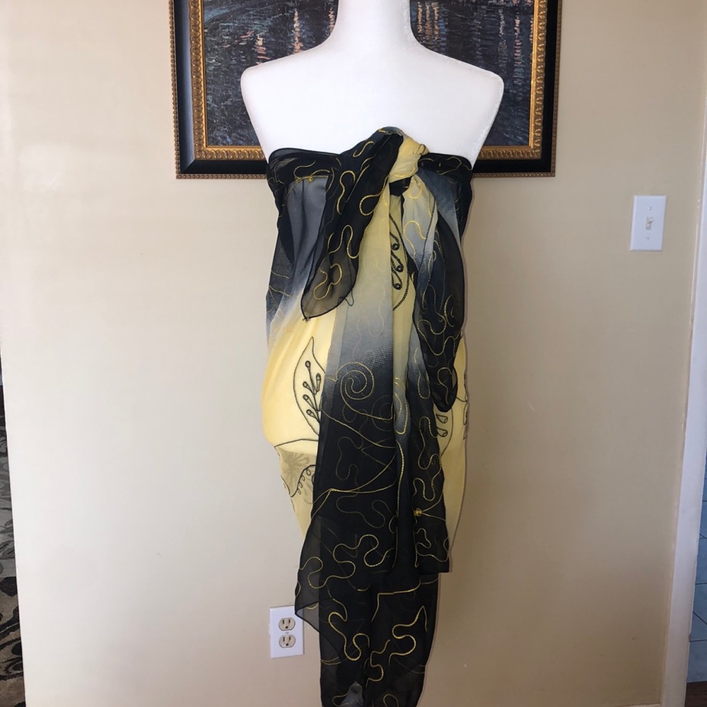 Gladys in a 73 inch black and yellow scarf/ wrap